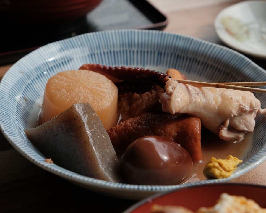 大根と玉子が入った牛もつ煮込み