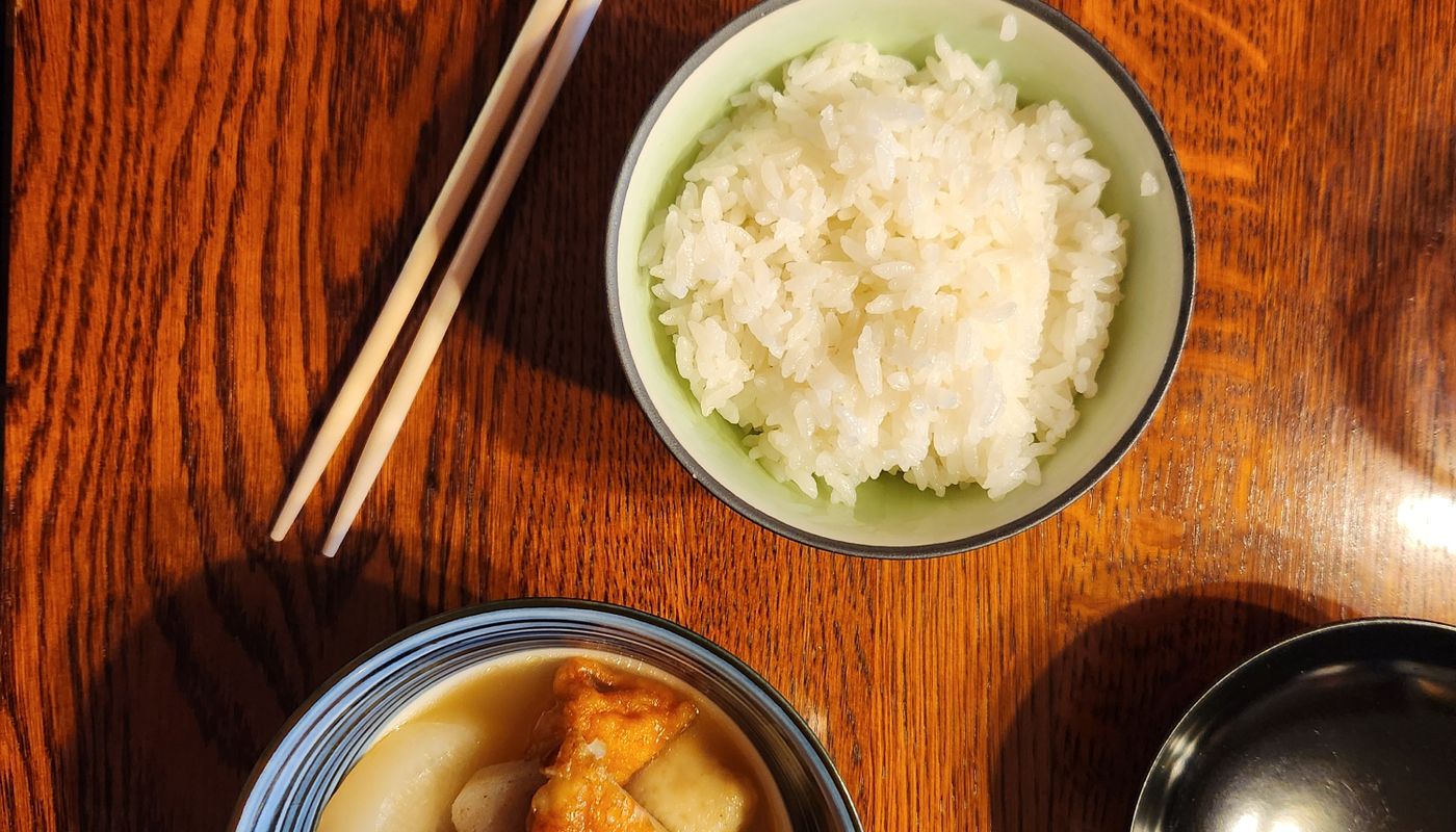 土鍋で炊いたごはんと、汁物、香の物