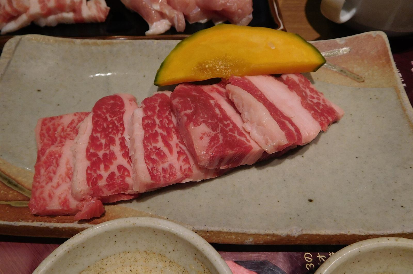 サシの美しい、黒毛和牛の焼肉用ロース